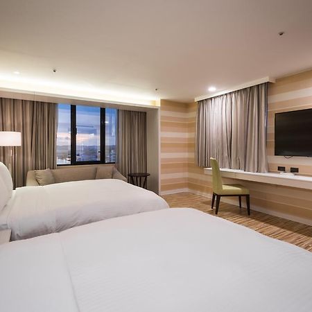 Wemeet Hotel Pingtung Bagian luar foto