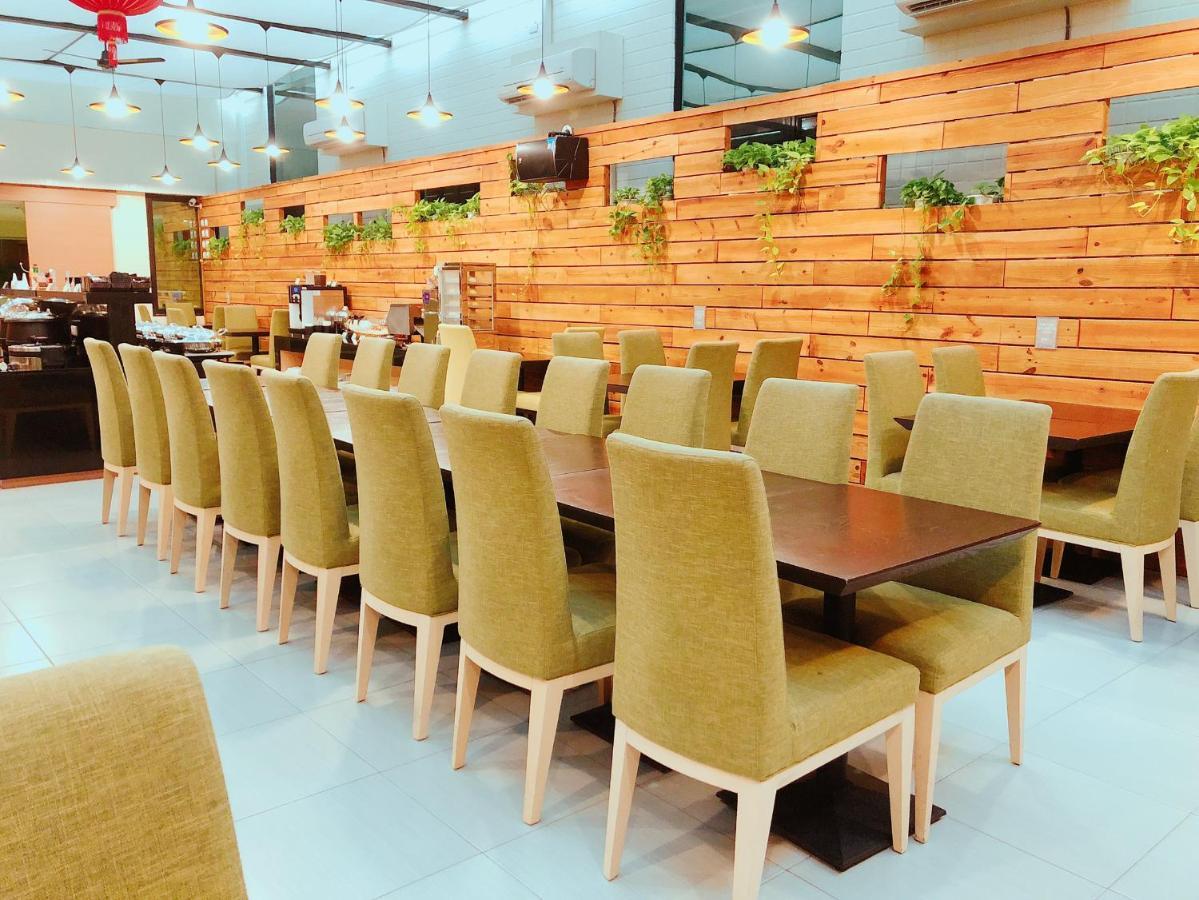 Wemeet Hotel Pingtung Bagian luar foto