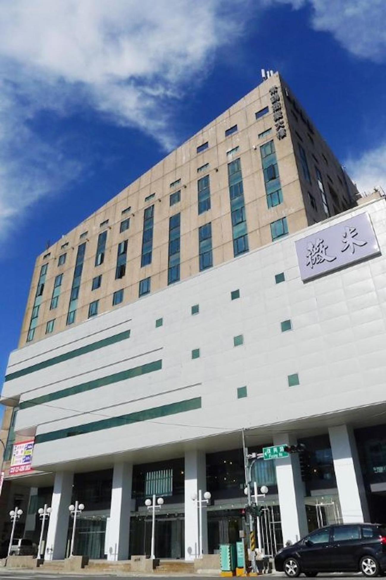 Wemeet Hotel Pingtung Bagian luar foto