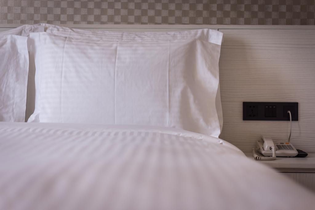 Wemeet Hotel Pingtung Bagian luar foto