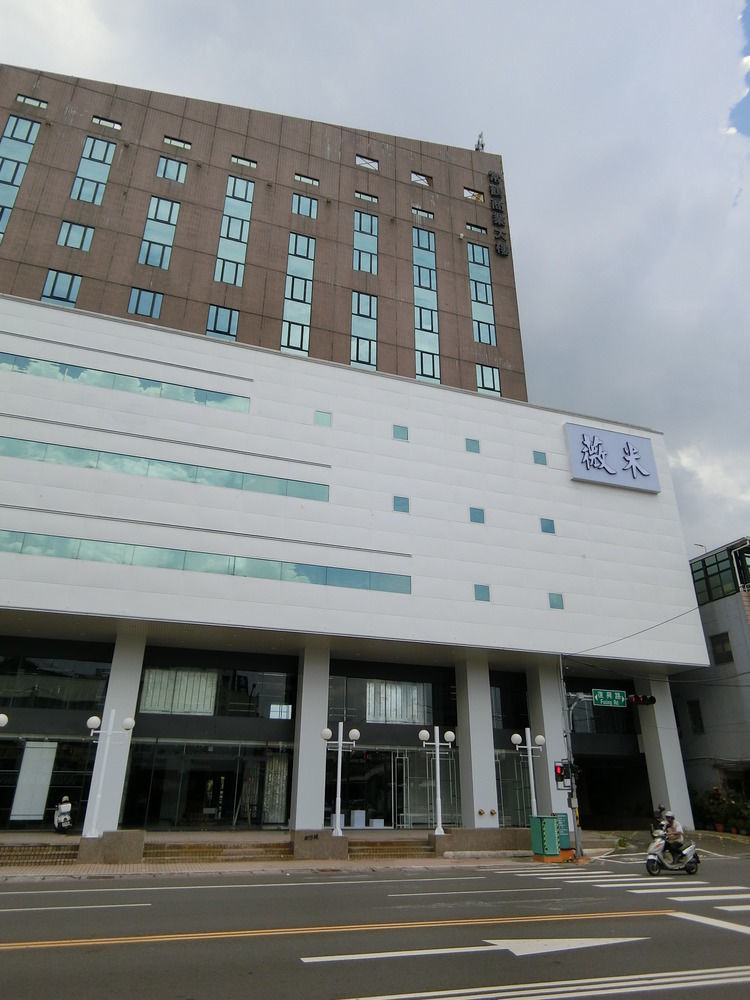 Wemeet Hotel Pingtung Bagian luar foto