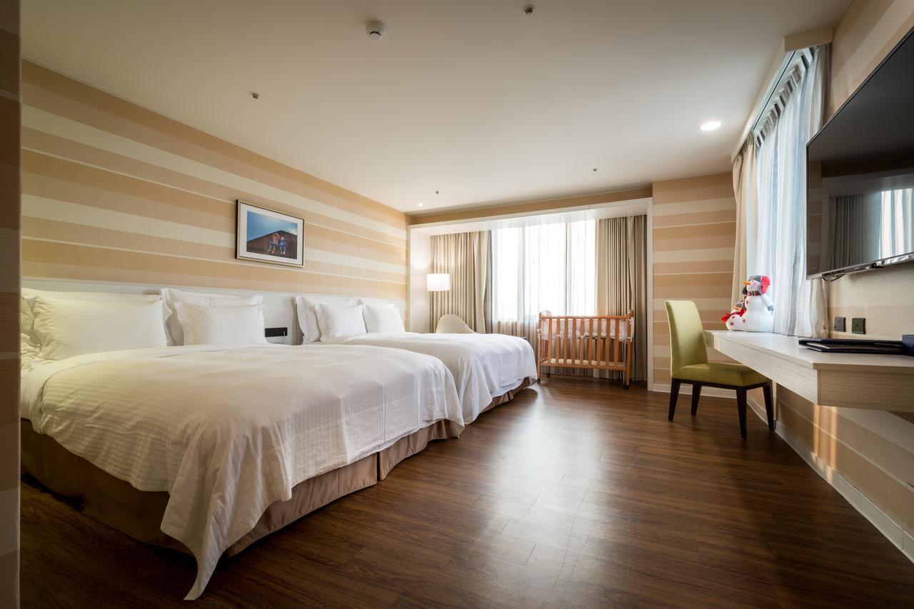 Wemeet Hotel Pingtung Bagian luar foto