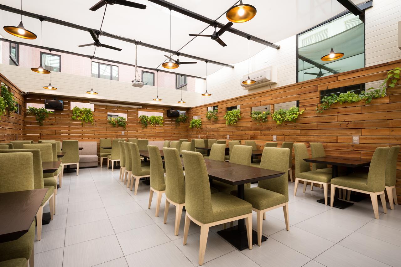 Wemeet Hotel Pingtung Bagian luar foto