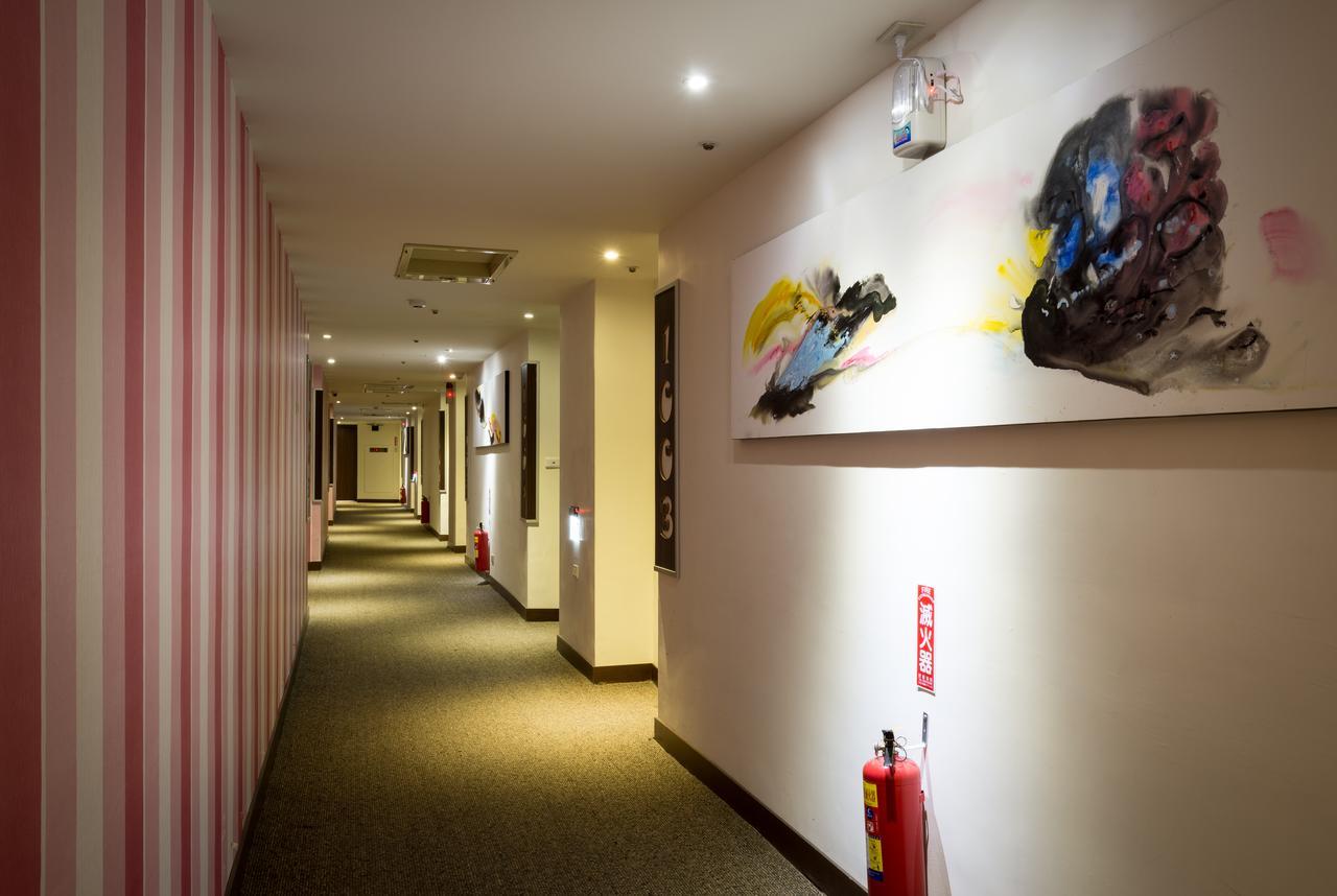 Wemeet Hotel Pingtung Bagian luar foto