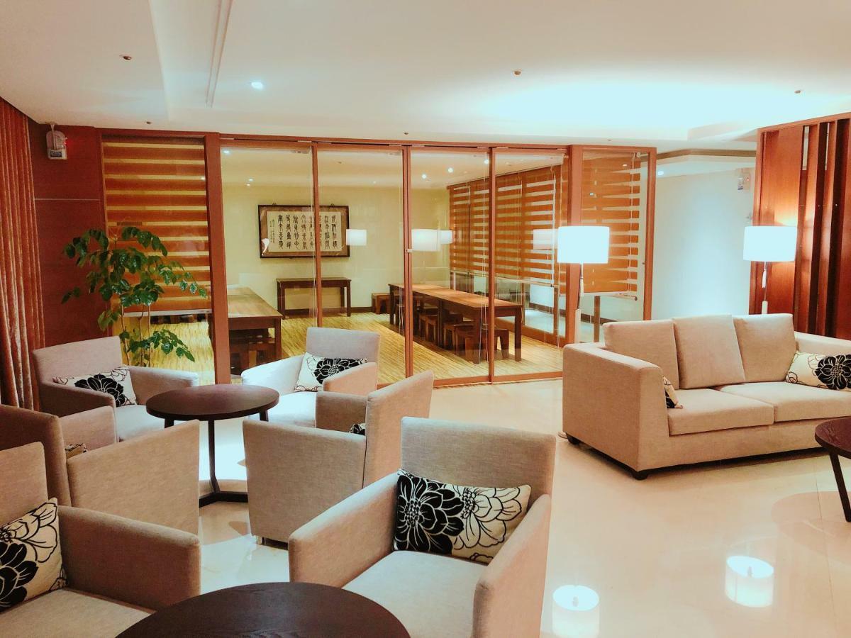 Wemeet Hotel Pingtung Bagian luar foto