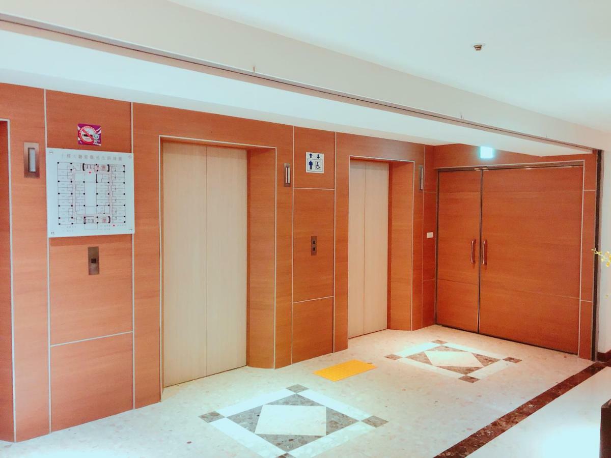 Wemeet Hotel Pingtung Bagian luar foto