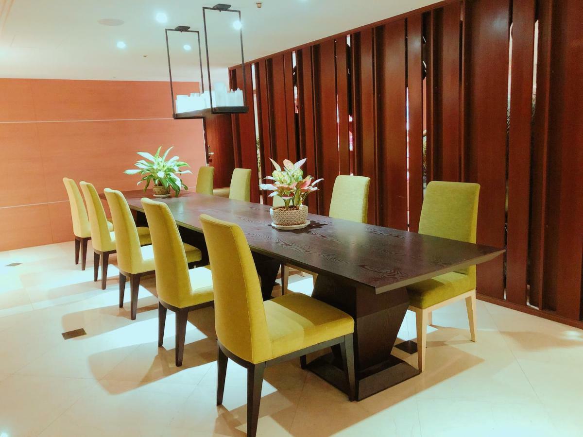 Wemeet Hotel Pingtung Bagian luar foto