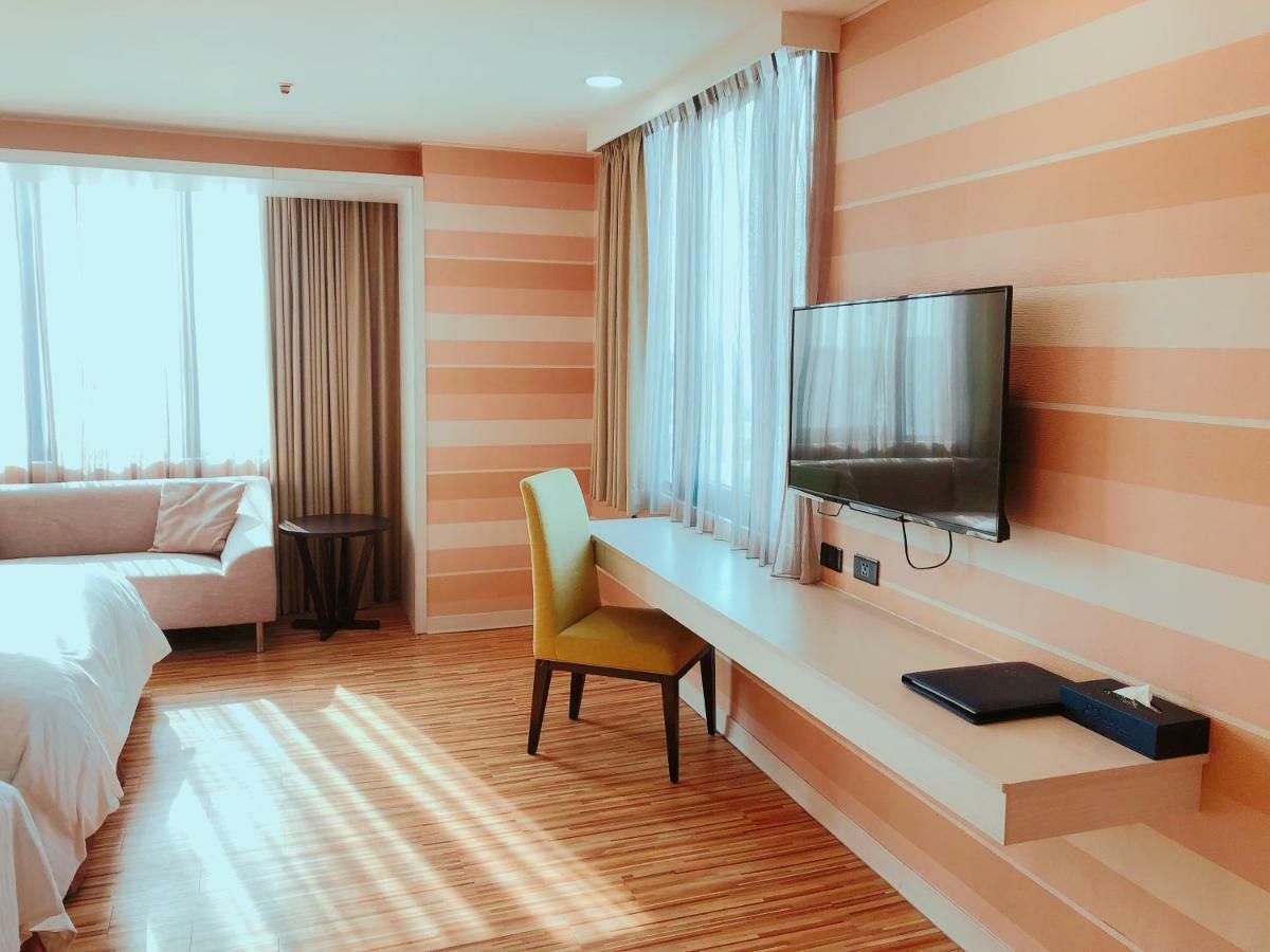 Wemeet Hotel Pingtung Bagian luar foto