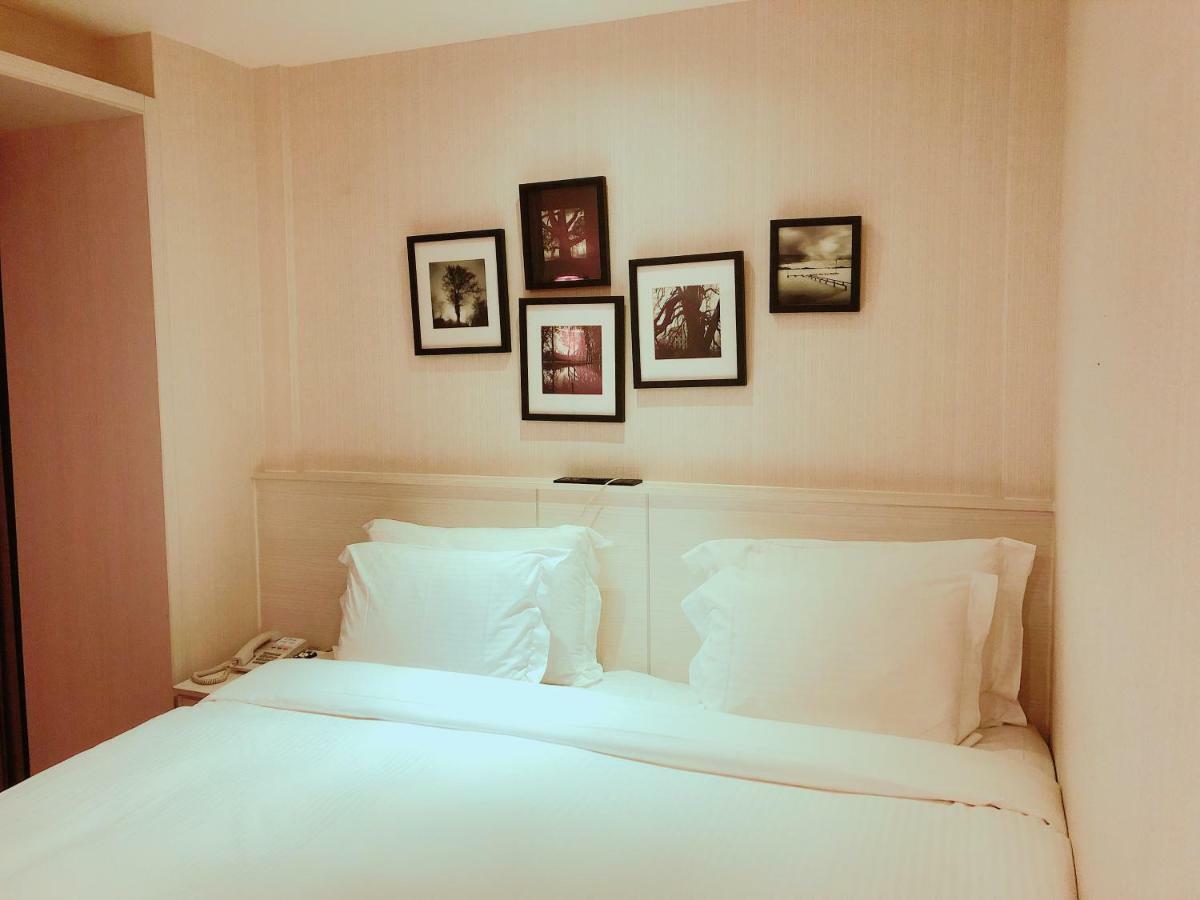Wemeet Hotel Pingtung Bagian luar foto