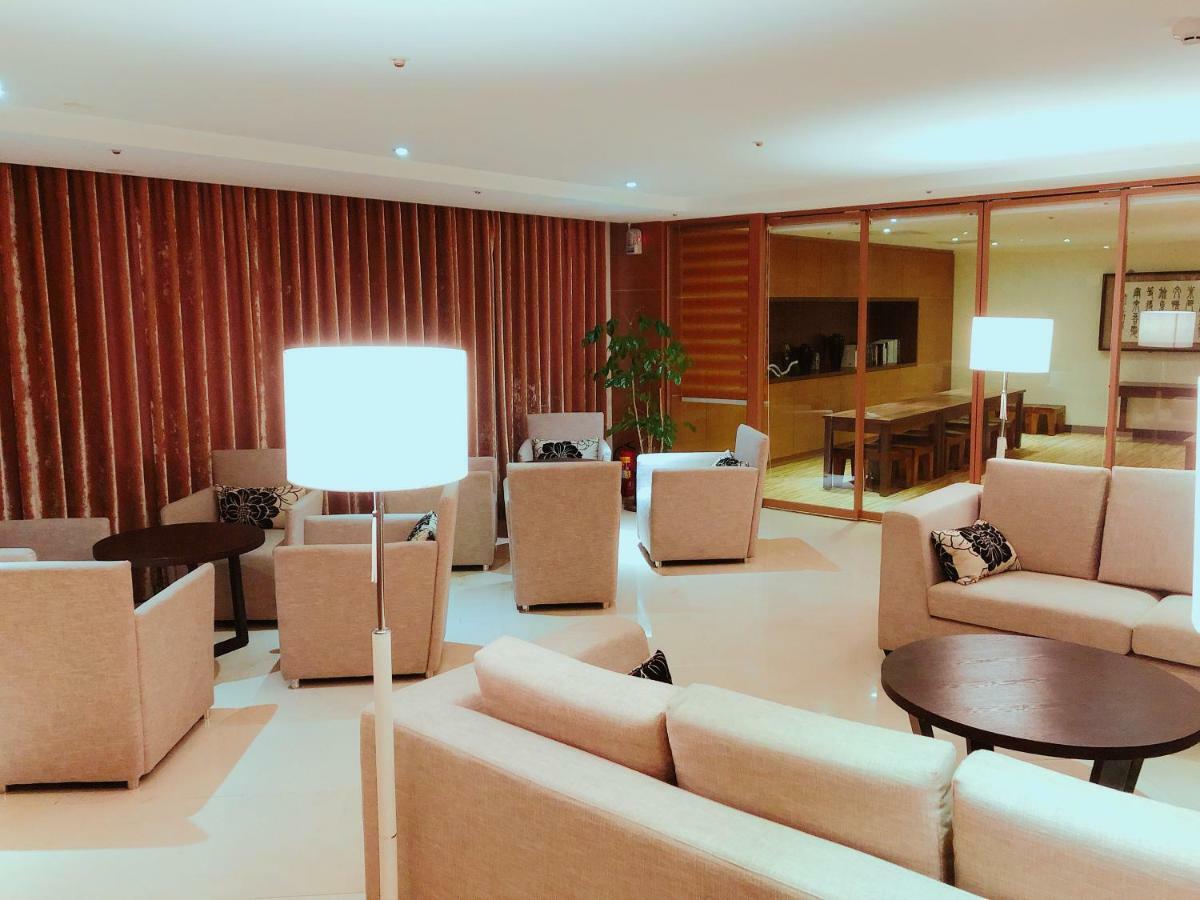 Wemeet Hotel Pingtung Bagian luar foto