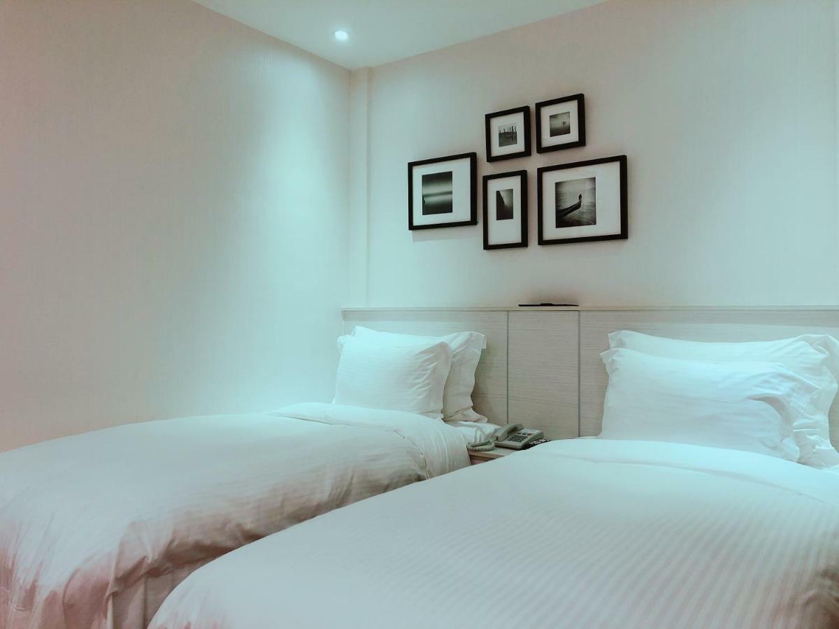 Wemeet Hotel Pingtung Bagian luar foto